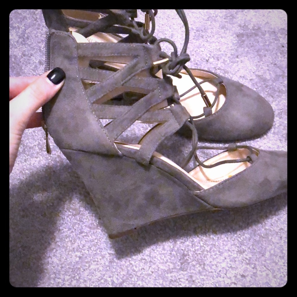 Guilty soles, grey wedges